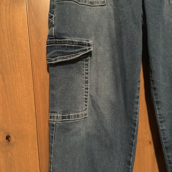 Almost Famous Cargo Jeans Womens L Medium Wash denim patch back pockets stretch - Picture 5 of 14